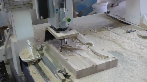 如今這木工機(jī)械太先進(jìn)了,10個(gè)工人也干不過一臺機(jī)器,太牛了